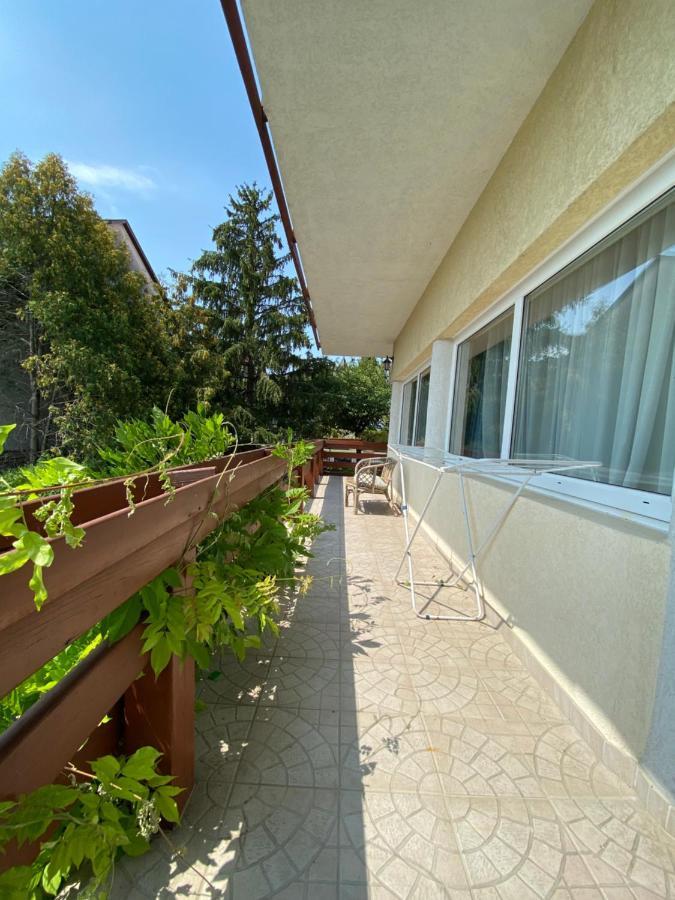 Villa Lux เฮวิซ ภายนอก รูปภาพ