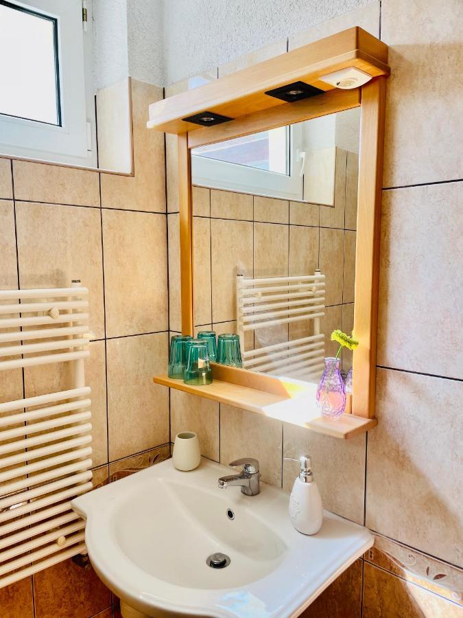 Villa Lux เฮวิซ ภายนอก รูปภาพ