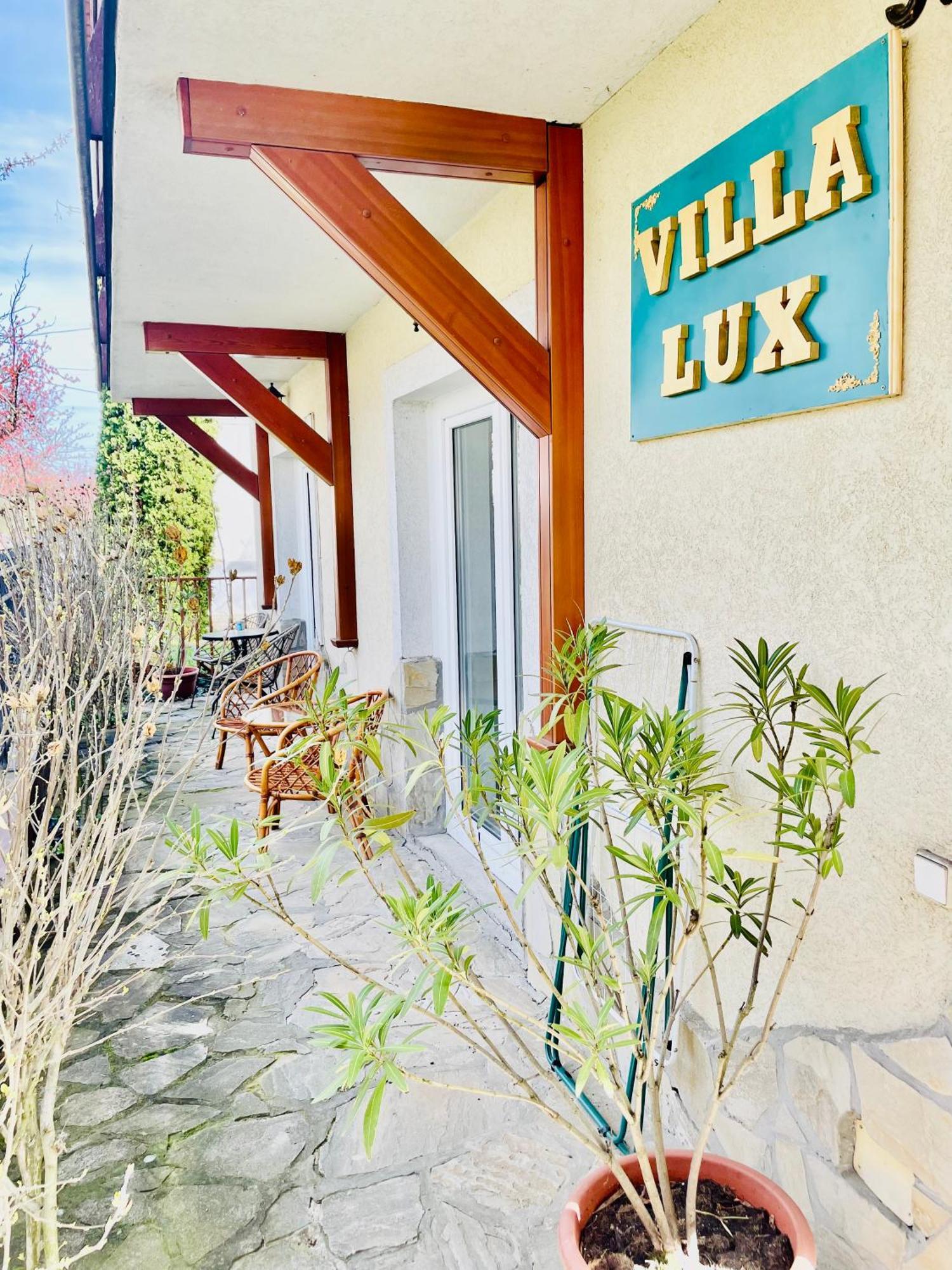 Villa Lux เฮวิซ ภายนอก รูปภาพ
