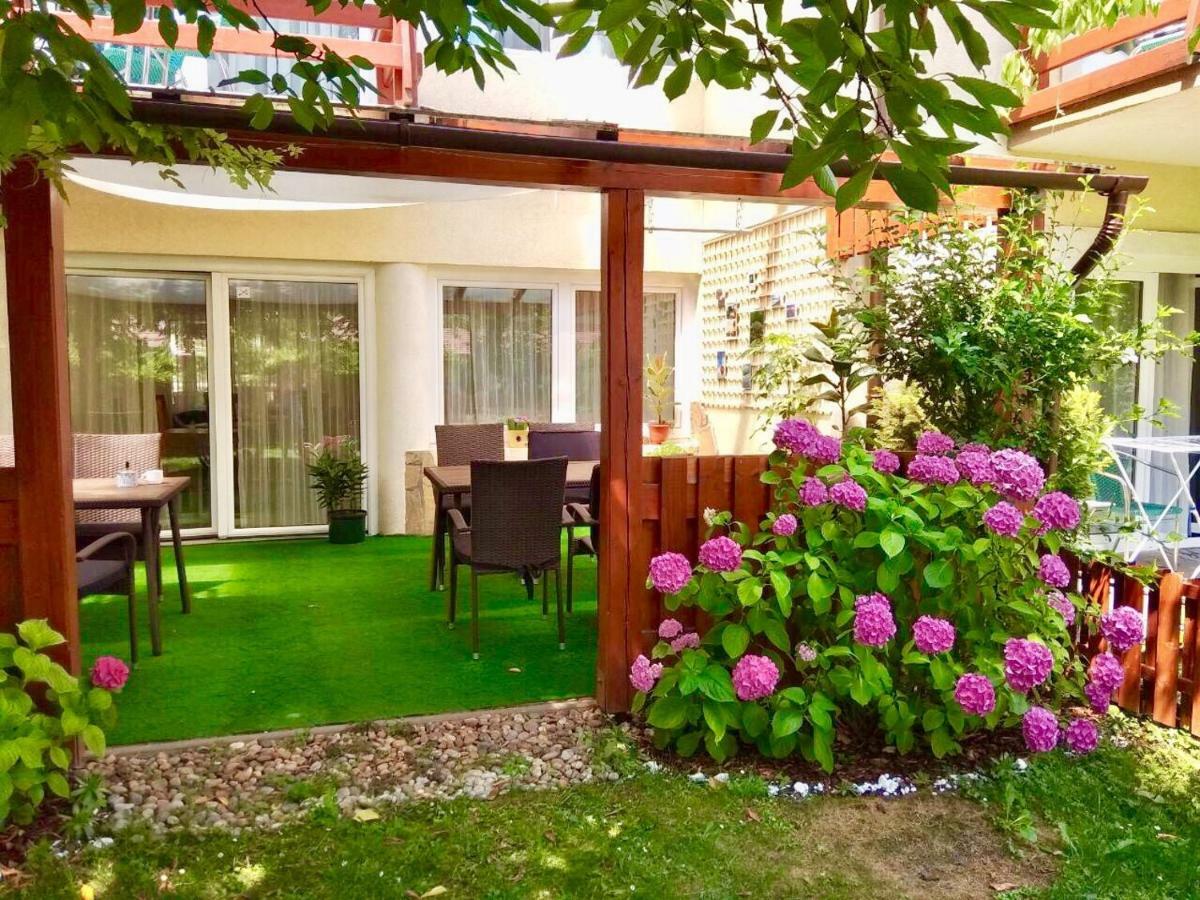 Villa Lux เฮวิซ ภายนอก รูปภาพ